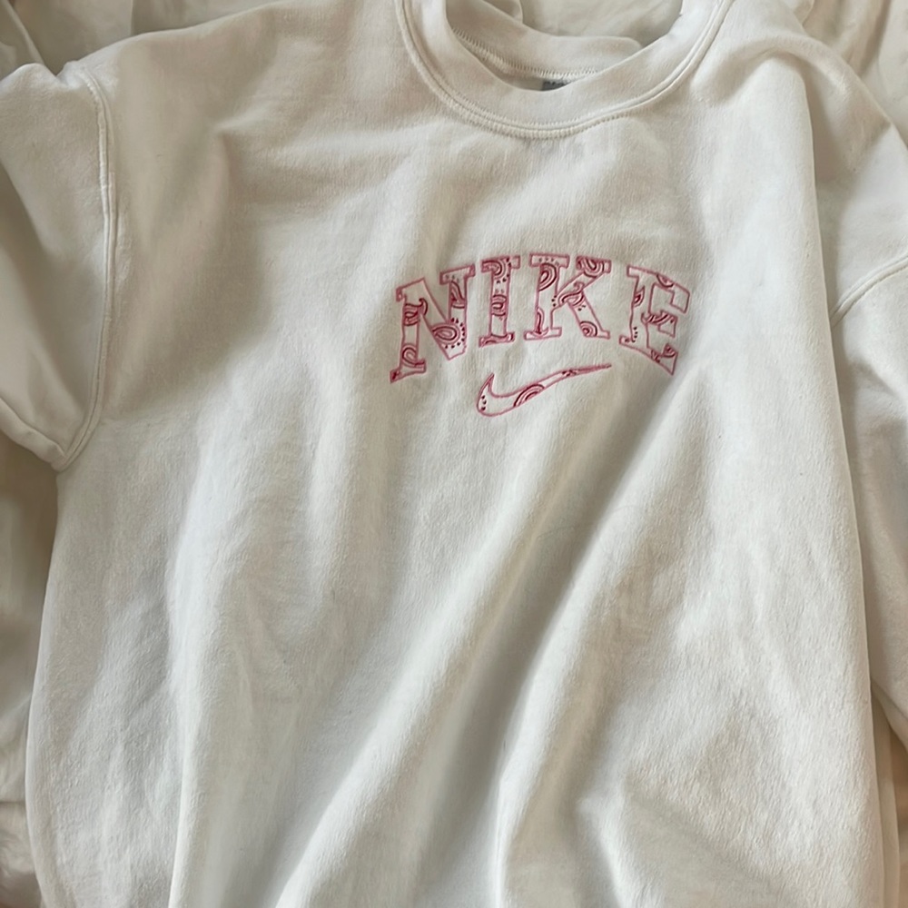 Nike embroidery crew!!